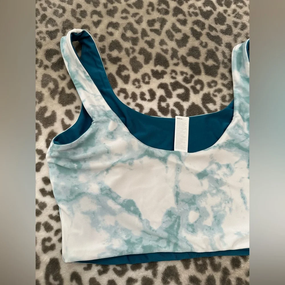 Old Navy Reversible Scoop-Neck Swim Bikini Top in Marble Teal Size Medium